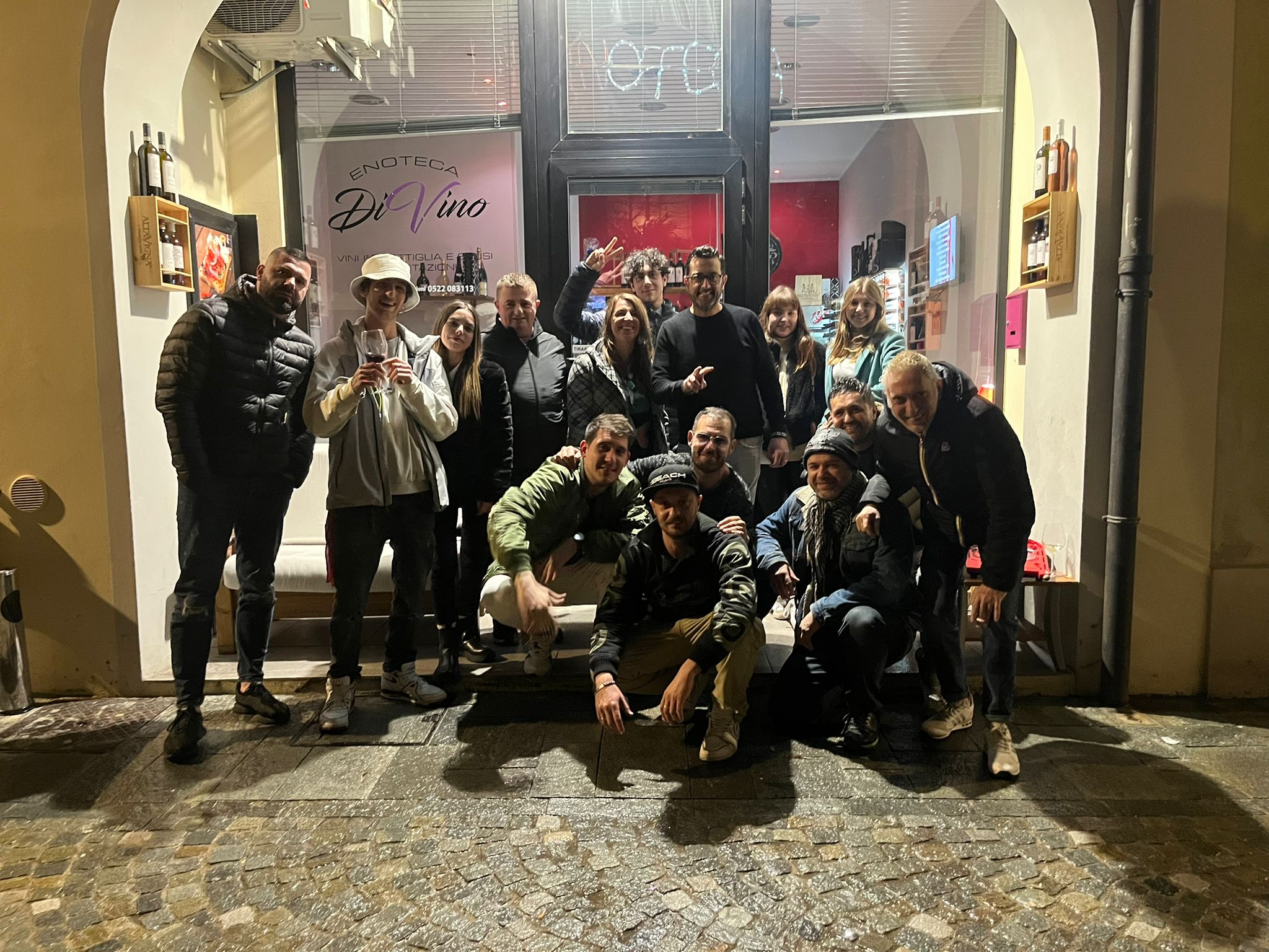 I ragazzi di via Roma della Divinoteca arte e cultura e tanto buon vino