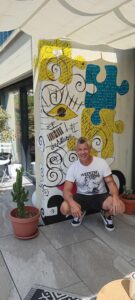 Marco Angelo Pepè nel suo spazio creativo.
